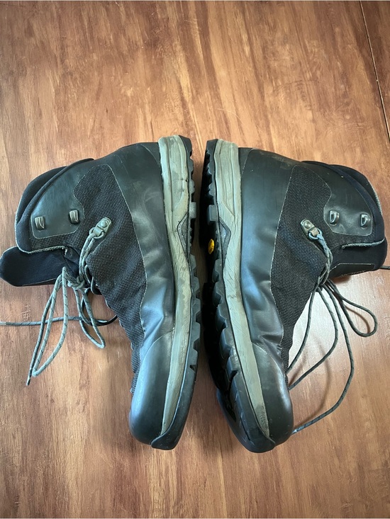 Arc’teryx Men’s Acrux TR Goretex Vibram Soles Hiking Boots Size 12 main image 9